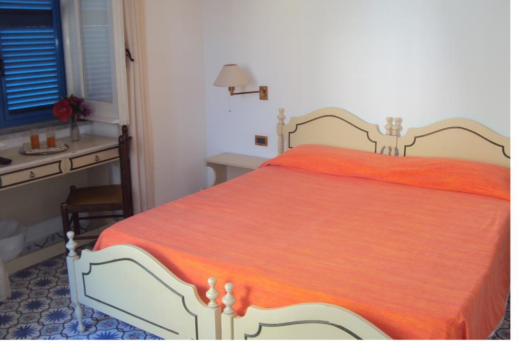 Hotel Villa Hermosa Isquia Habitación foto
